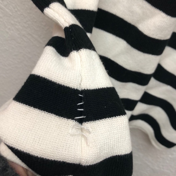 Black and white striped sleeveless sweater - Picture 4 of 5